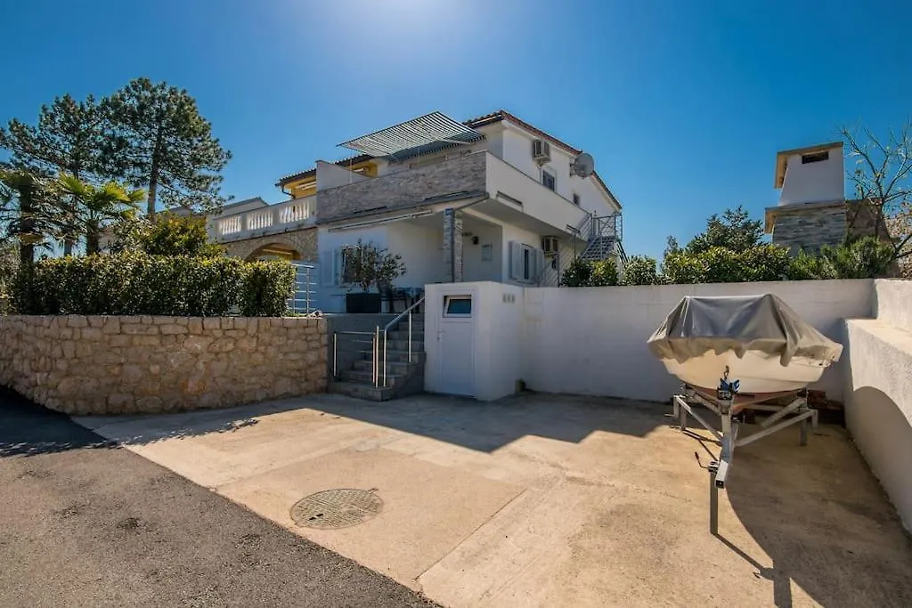 Nice Apartment With Balcony Very Close To The Sea Klimno Croatia