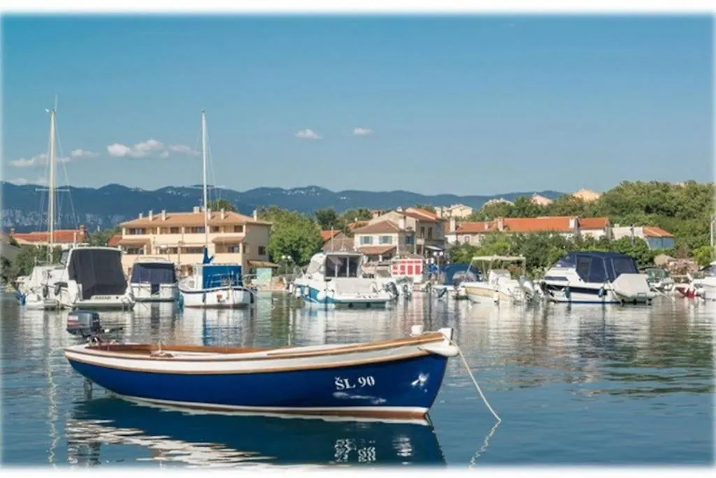 Nice Apartment With Balcony Very Close To The Sea Klimno