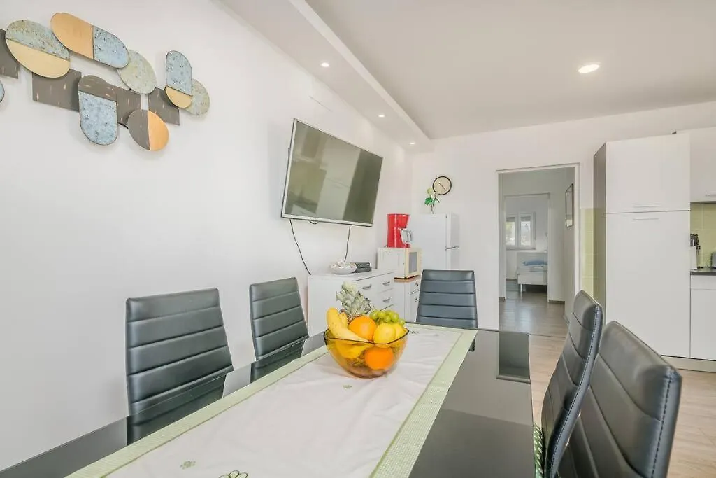 Nice Apartment With Balcony Very Close To The Sea Klimno 0*,