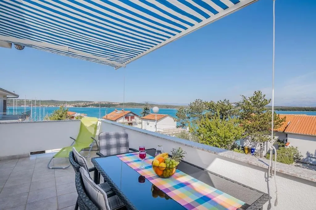 Nice Apartment With Balcony Very Close To The Sea Klimno