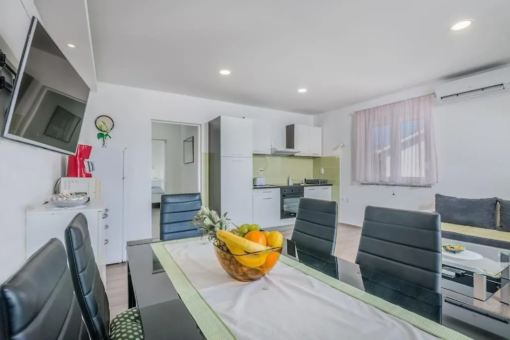 Nice Apartment With Balcony Very Close To The Sea Klimno 0*,  Croatia