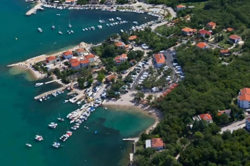 Nice Apartment With Balcony Very Close To The Sea Klimno