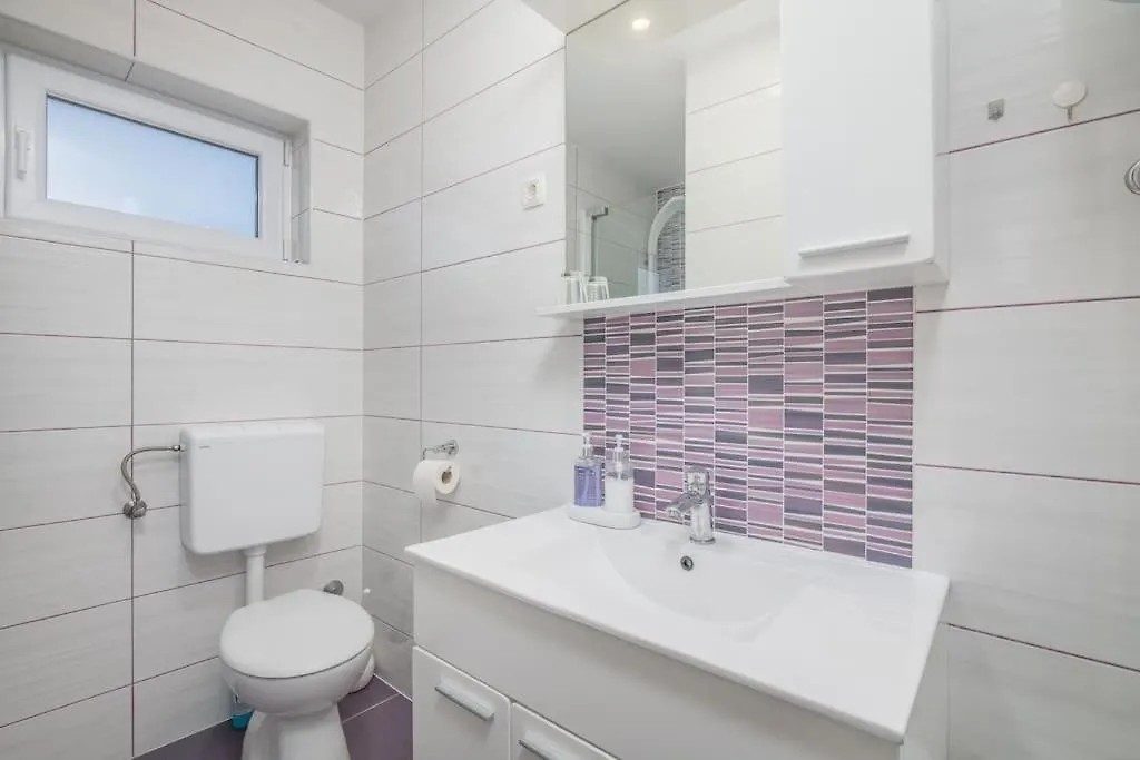 Nice Apartment With Balcony Very Close To The Sea Klimno