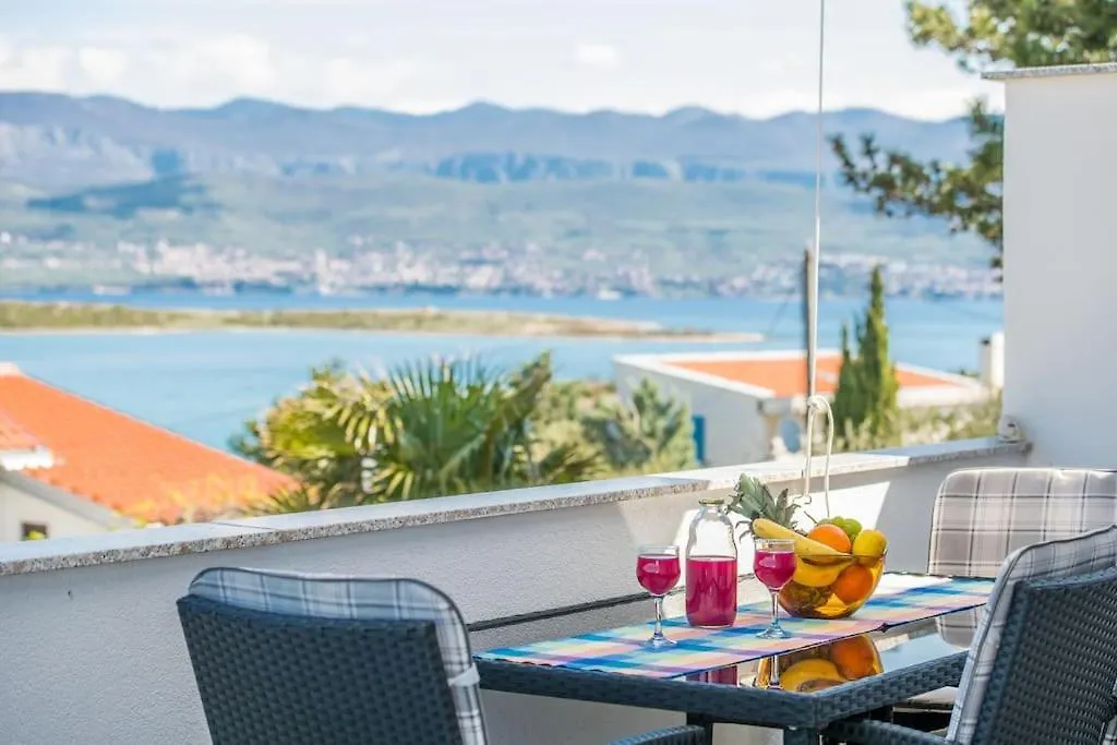 Nice Apartment With Balcony Very Close To The Sea Klimno Croatia