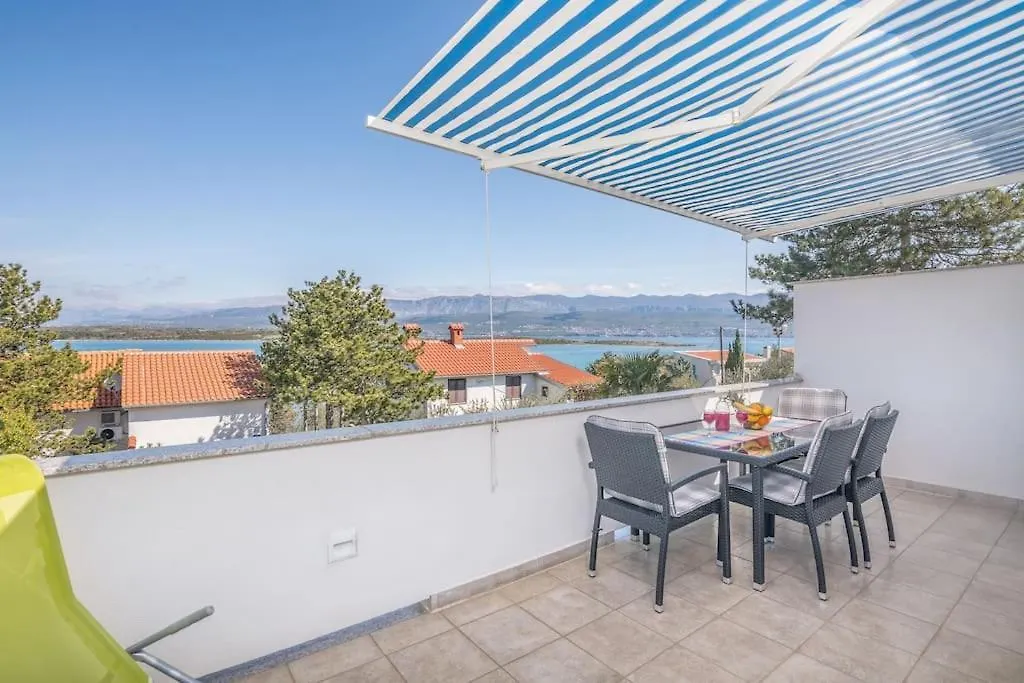 Nice Apartment With Balcony Very Close To The Sea Klimno