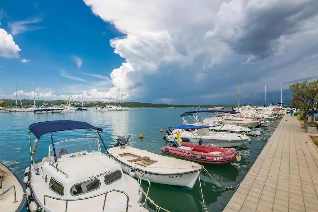 Nice Apartment With Balcony Very Close To The Sea Klimno 0*,  Croatia